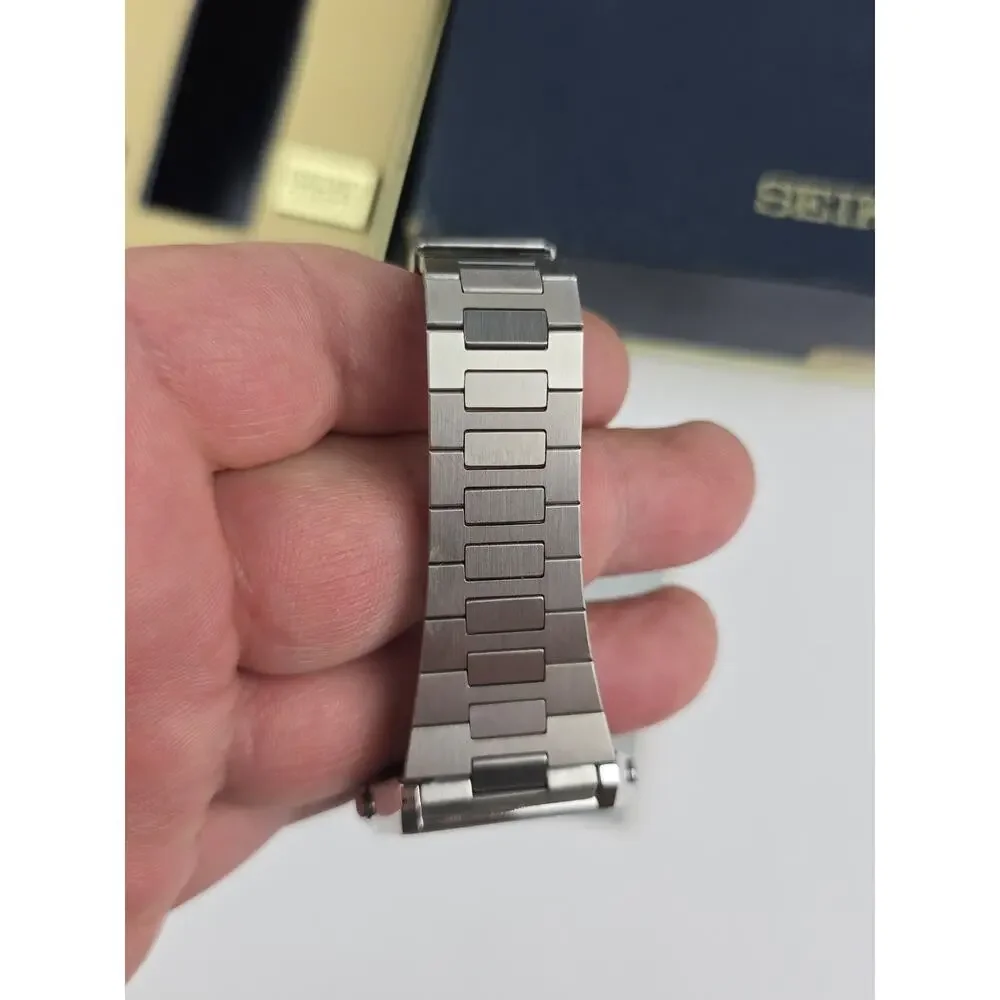 Vintage Seiko A927-5010 Digital Chronograph Day Date w/ box Clean! -need battery